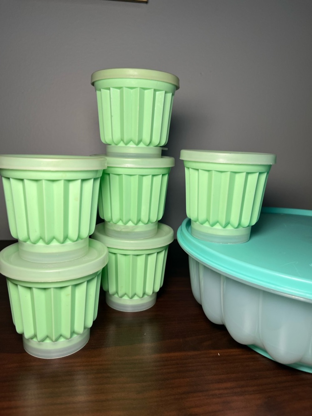 Iconic vintage Tupperware fluted Jello mold set with 6 individual mold. - Picture 8 of 15